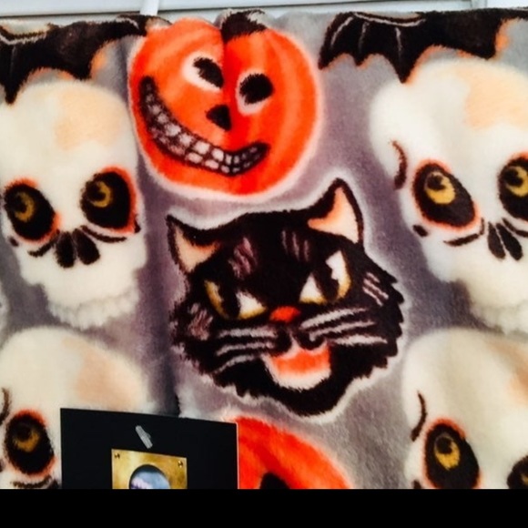 Halloween Vintage Images Throw Blanket Black Cats Skulls JOL Pumpkins Bats Plush - Picture 7 of 7